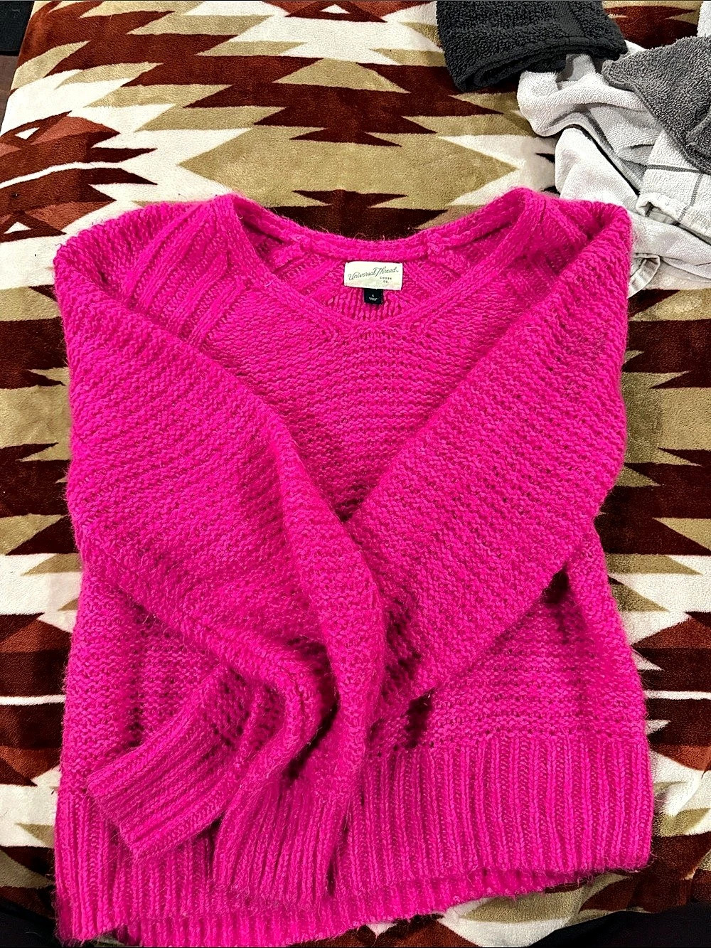 Universal Thread Pink V-Neck Sweater Size Small